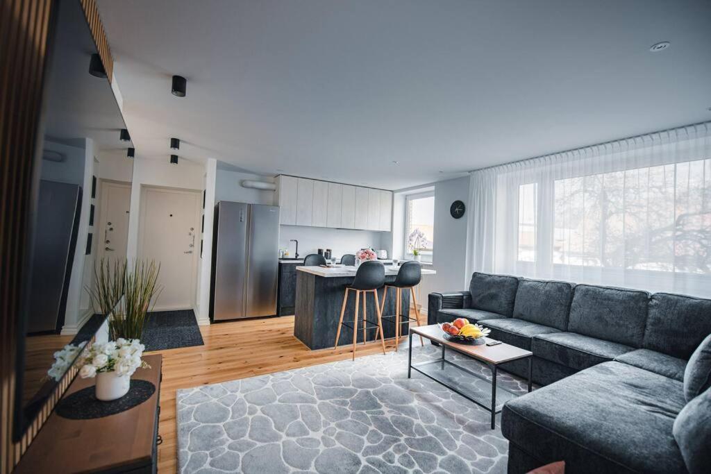New Luxury 3Br Apartment In Old Town, Free Parking Haapsalu Buitenkant foto