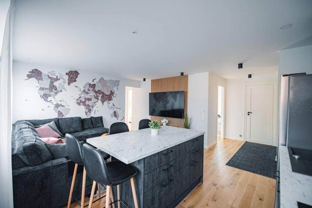 New Luxury 3Br Apartment In Old Town, Free Parking Haapsalu Buitenkant foto