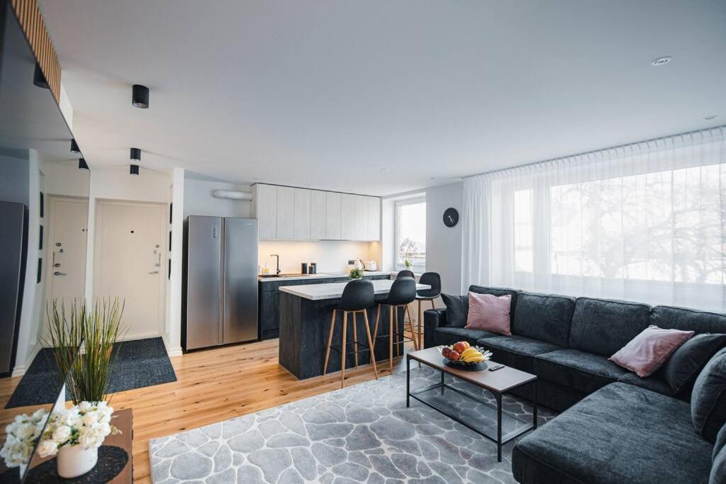 New Luxury 3Br Apartment In Old Town, Free Parking Haapsalu Buitenkant foto
