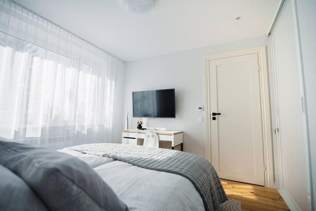 New Luxury 3Br Apartment In Old Town, Free Parking Haapsalu Buitenkant foto