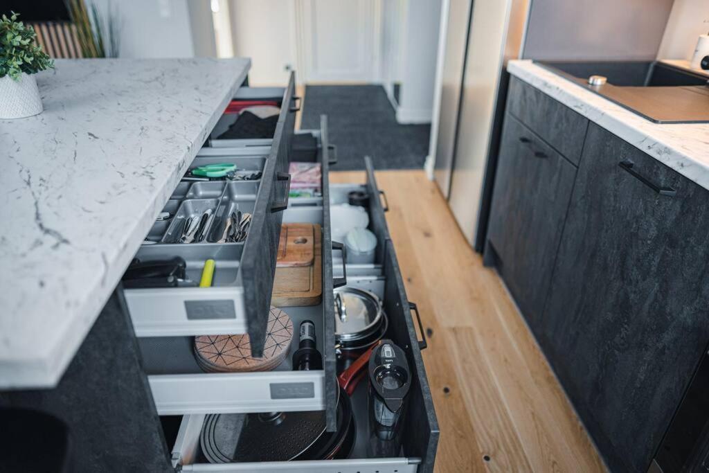 New Luxury 3Br Apartment In Old Town, Free Parking Haapsalu Buitenkant foto