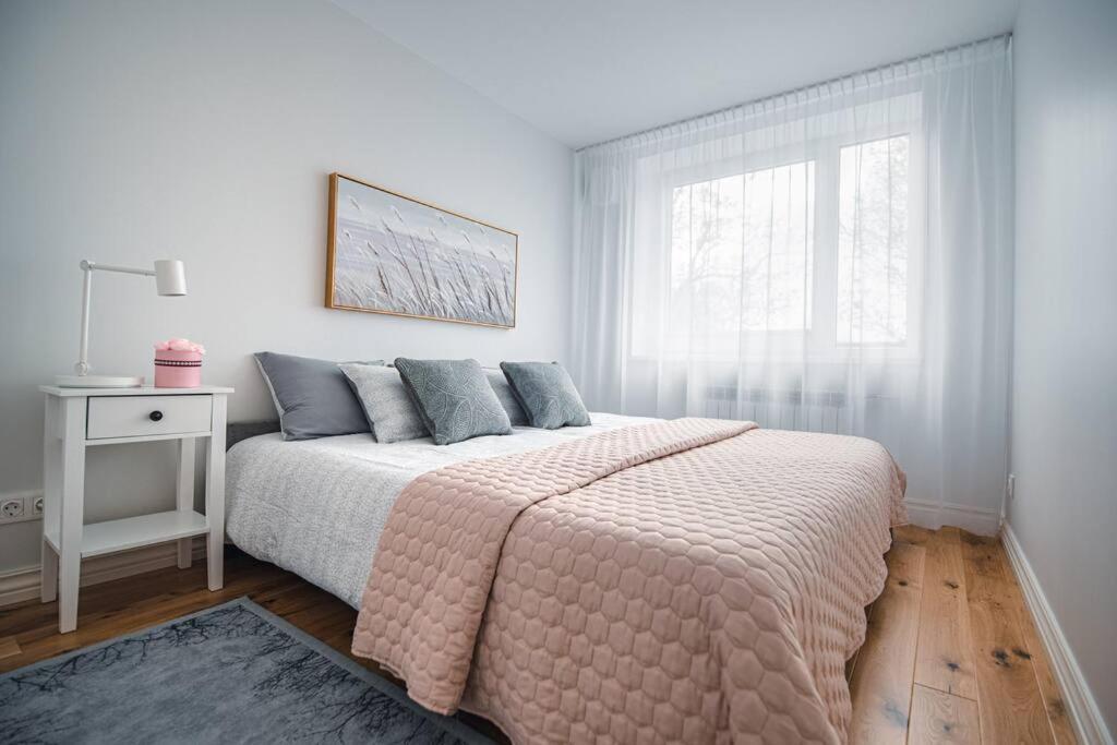 New Luxury 3Br Apartment In Old Town, Free Parking Haapsalu Buitenkant foto