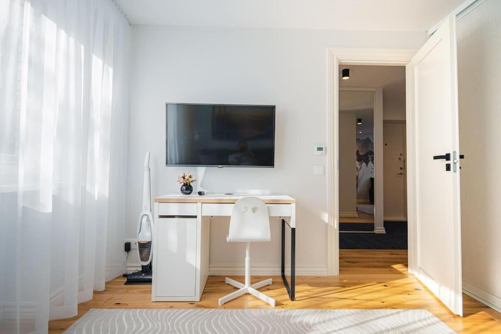 New Luxury 3Br Apartment In Old Town, Free Parking Haapsalu Buitenkant foto